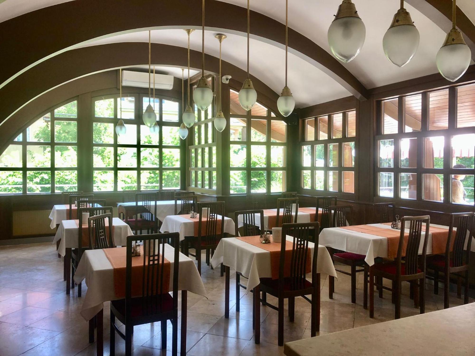 Park Hotel Heviz Bagian luar foto