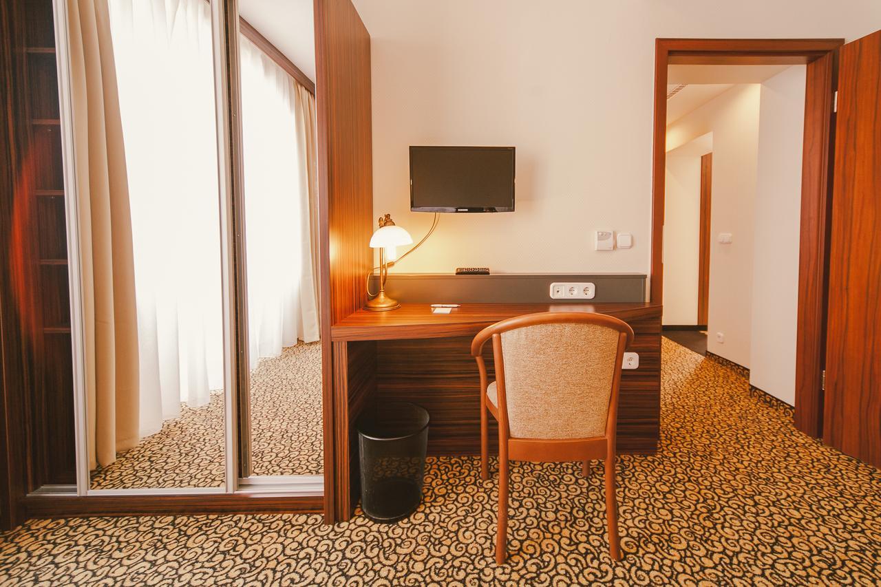 Park Hotel Heviz Bagian luar foto